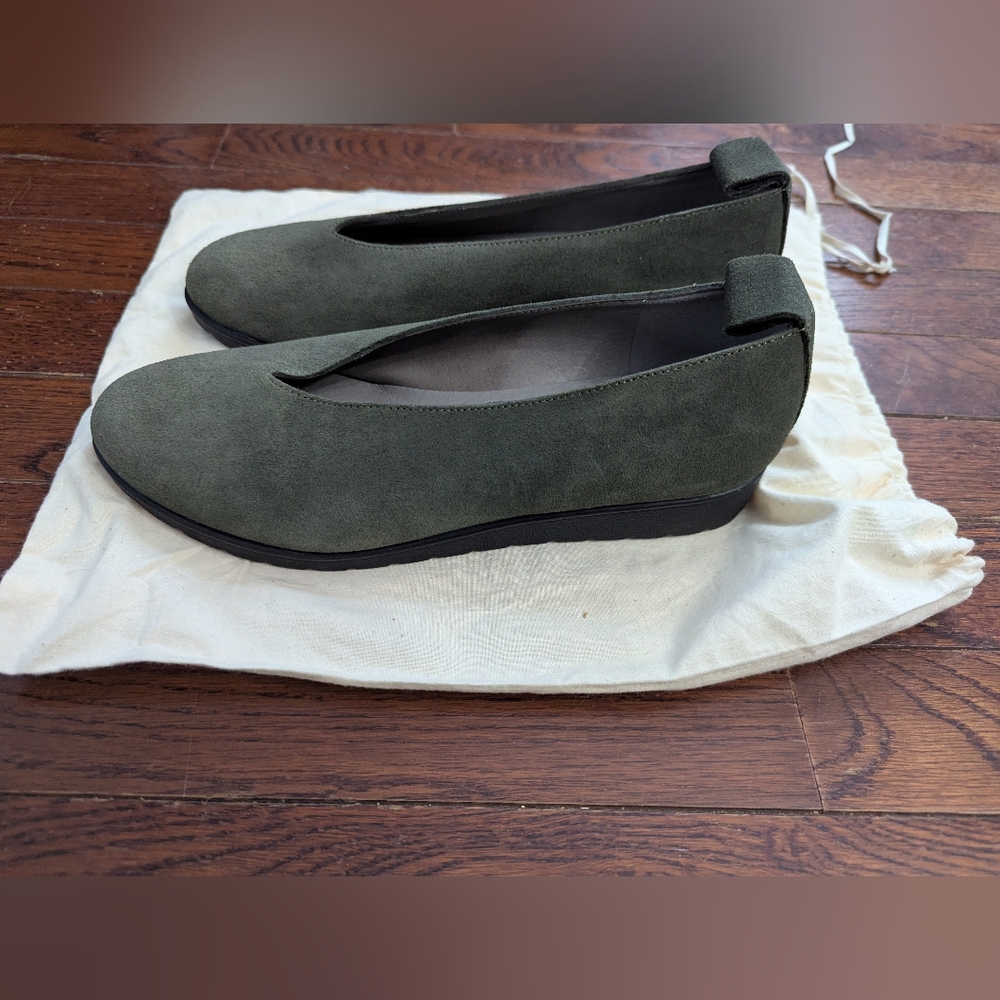 Eileen Fisher V-Cut Green Suede Flats - Never Worn, Please Read